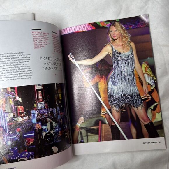 Taylor Swift Mini Magazine Set. - Picture 5 of 7